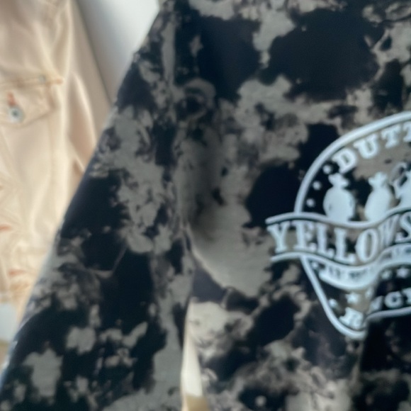 Yellowstone sweatshirt - Picture 5 of 5